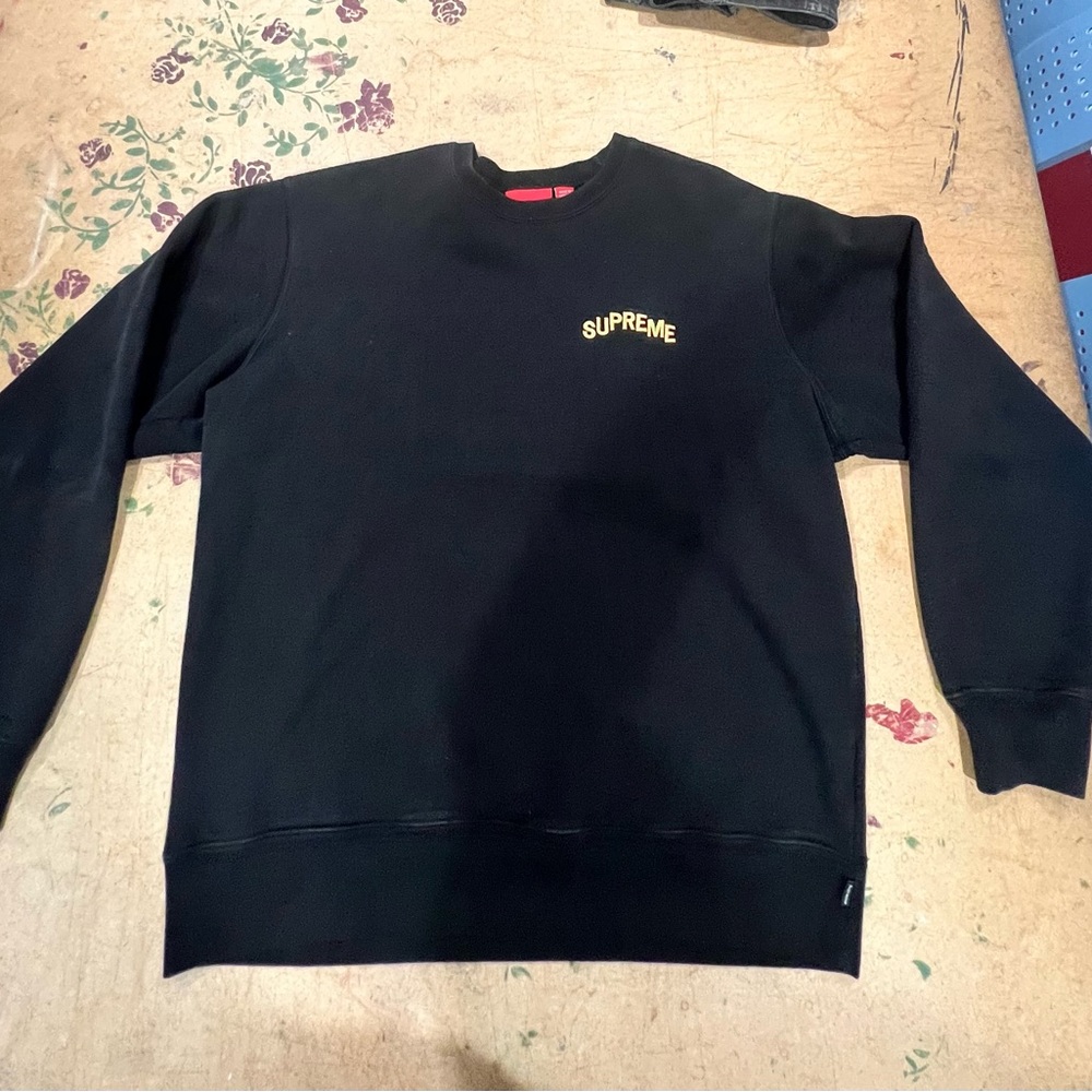 Supreme crewneck sweater